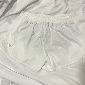 Lululemon white hotty hot Shorts 4”